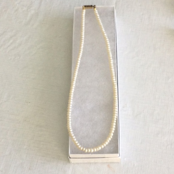 Elegant Cream Pearl Necklace. * - Picture 5 of 5